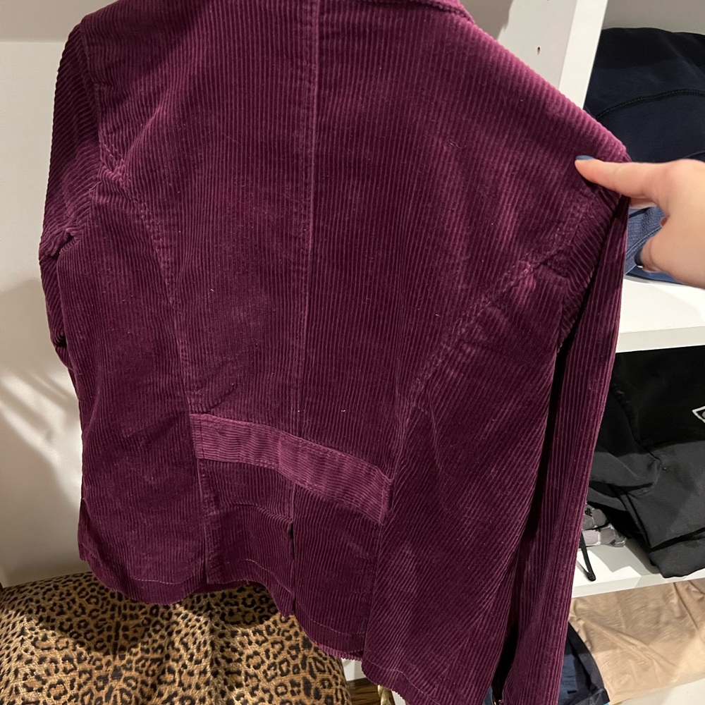 Size small jacket. - Picture 4 of 5